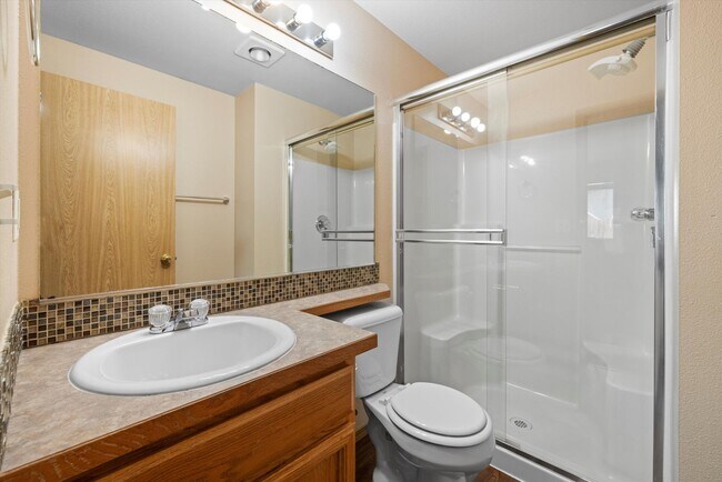 Building Photo - Charming 3-Bed, 2-Bath Single-Family Residence Near Rd 68!