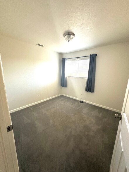 Building Photo - 143 E Richards St