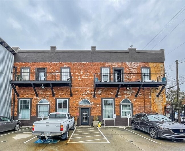 Primary Photo - 267 Peters St SW