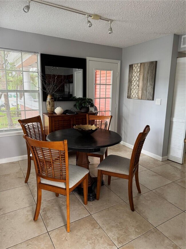 Building Photo - 1165 Crystal Way