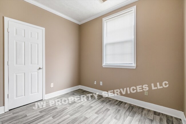 Building Photo - Spacious Pet-Friendly 3-Bedrooms Home in New Orleans