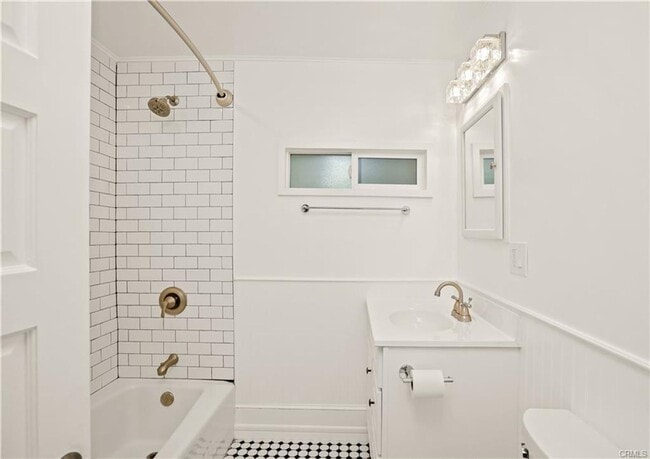 Building Photo - 3 Bedroom, 1 Bathroom Home – Ideal for Stu...