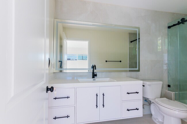 Building Photo - 130 S Harper Ave