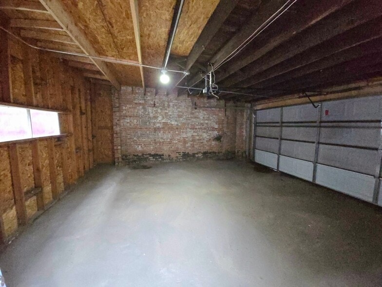 Building Photo - 7747 S Cornell Ave