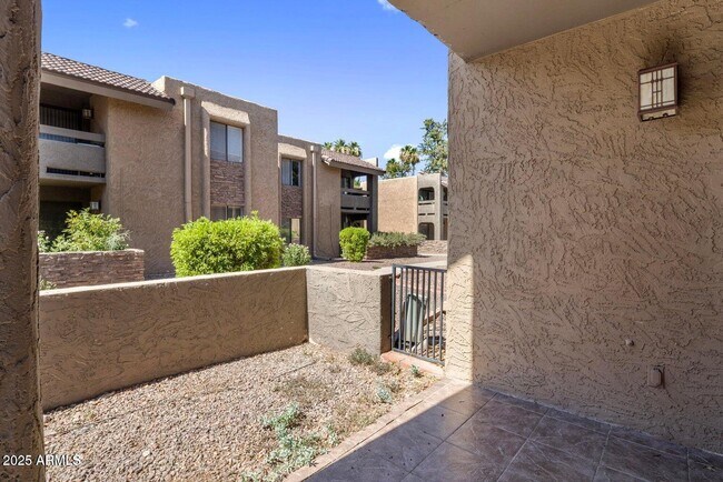 Building Photo - 3825 E Camelback Rd