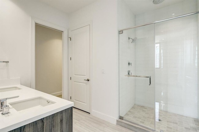 Building Photo - 1211 Caroline St