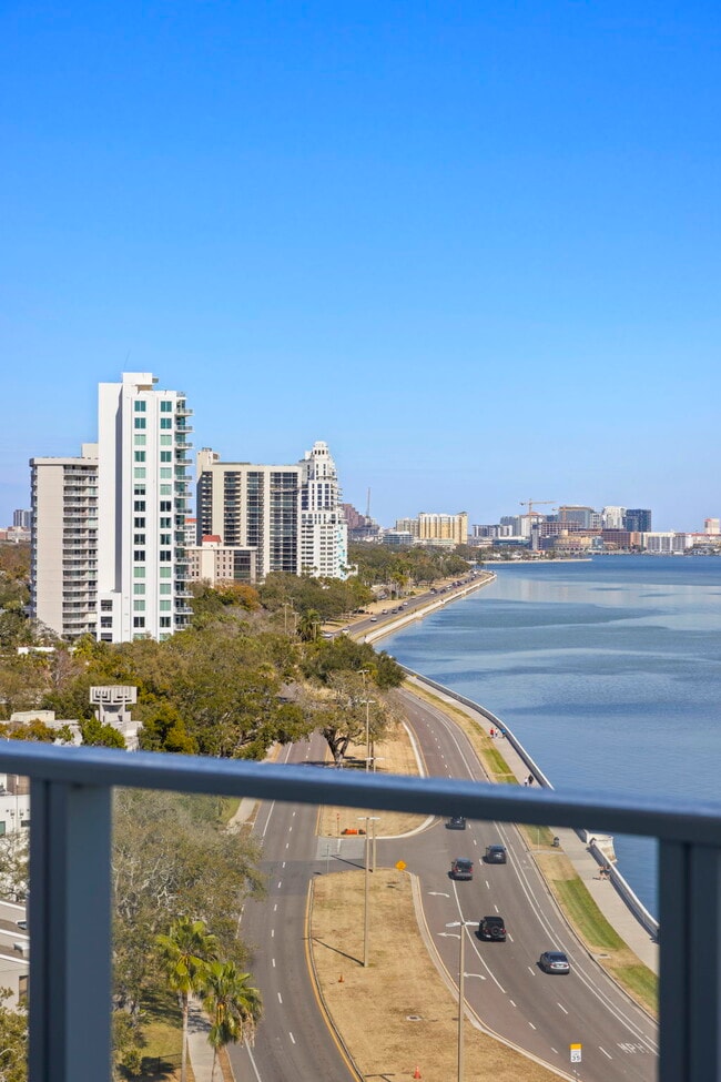 Building Photo - 2900 W Bay to Bay Blvd