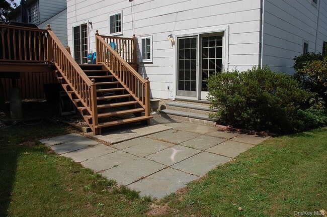 Building Photo - 18 Coralyn Ave