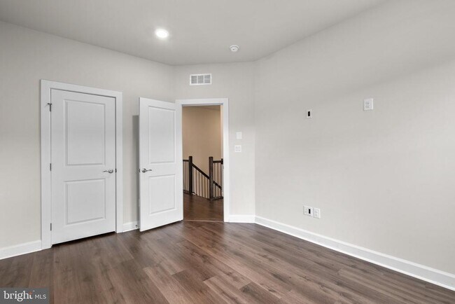 Building Photo - 9271 Wood Violet Ct