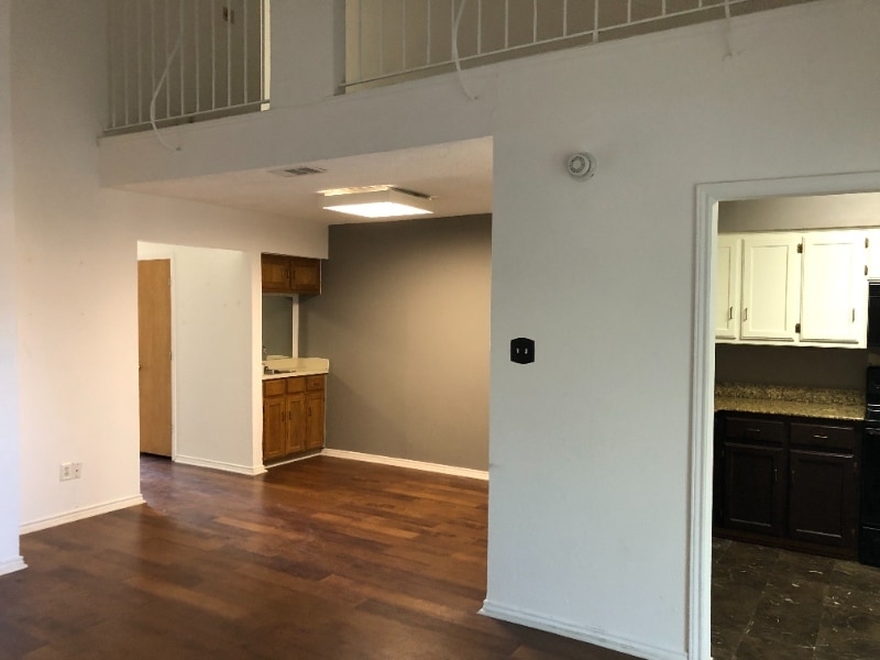 Building Photo - 526 Oakridge Dr