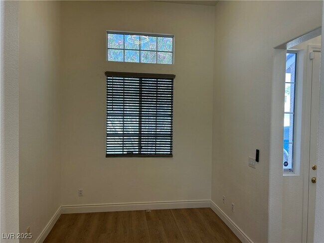 Building Photo - 3217 Ridgecliff St