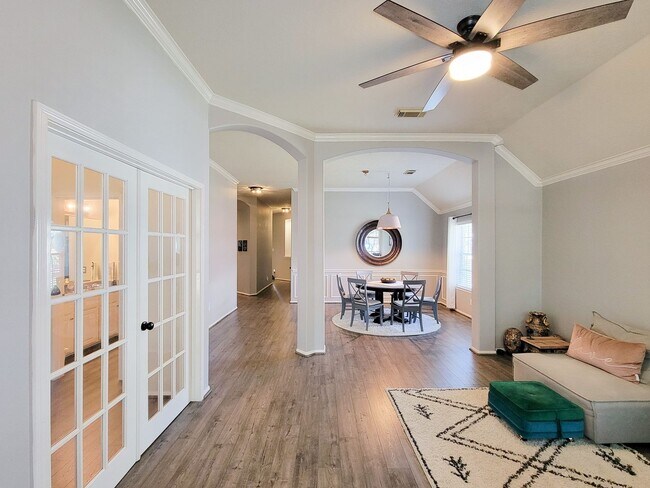 Building Photo - Welcome home to this charming 4-bedroom, 3-bathroom brick house in the desirable Stone Gate commu...