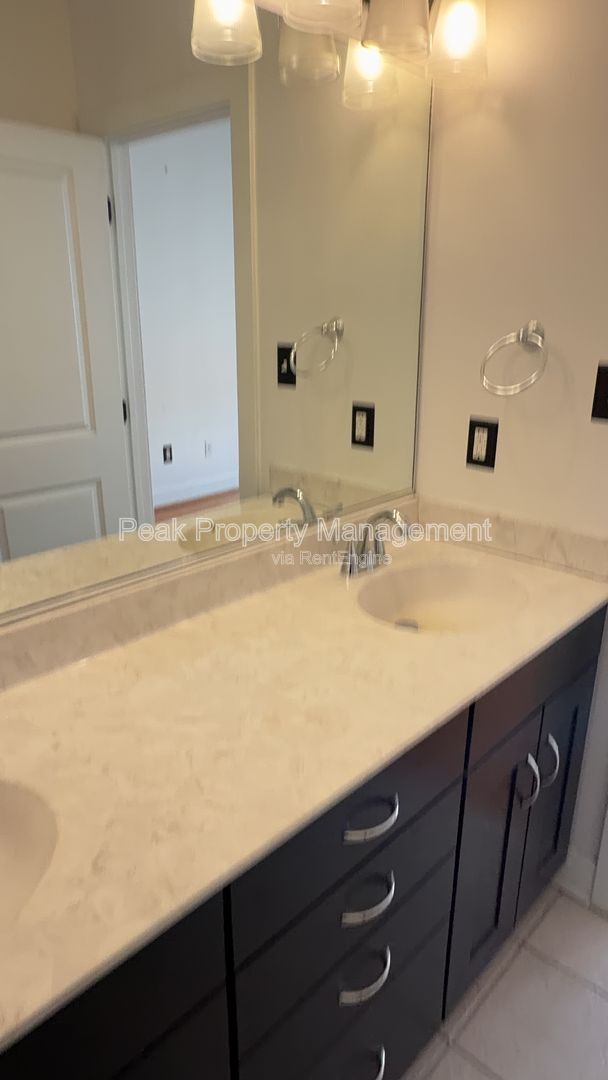 Building Photo - 1510 W Leigh St