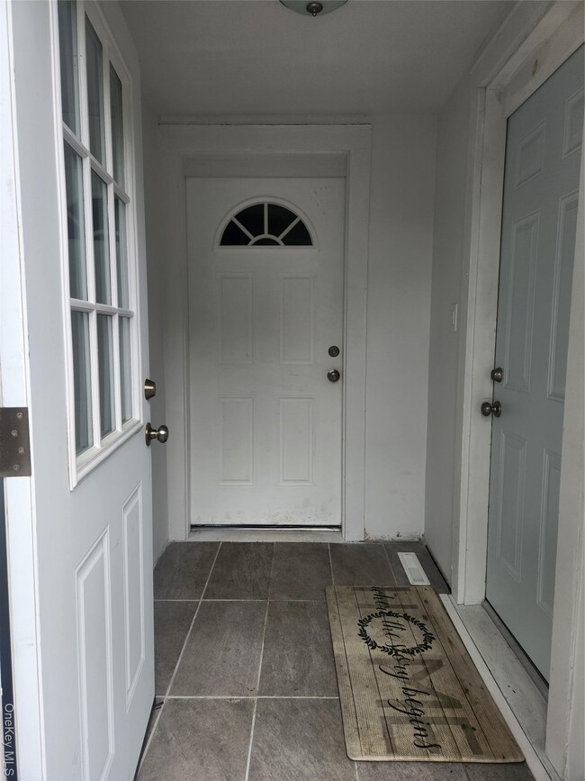 Building Photo - 10 Forest Ave