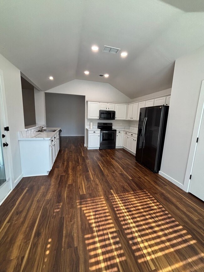 Building Photo - 1117 Marcia Ln