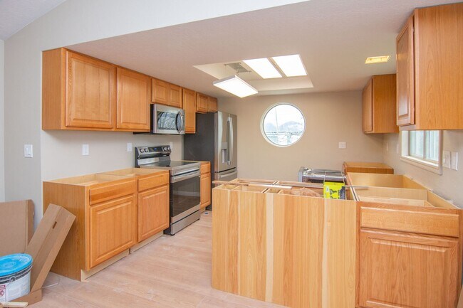 Building Photo - Fully Renovated Home + Shop + RV Parking in Tremonton!