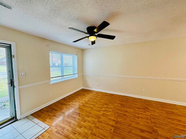 Building Photo - 13900 SW Wyandotte Dr