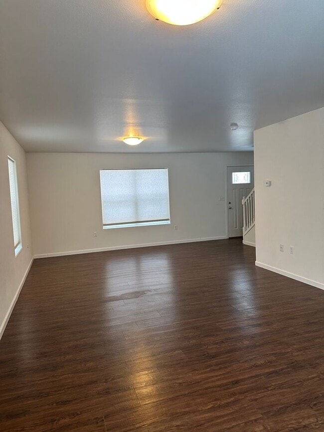 Building Photo - 2271-2271 S Valley Loop