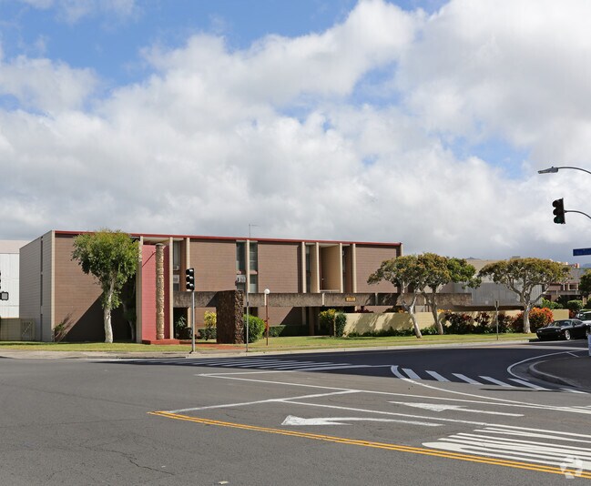 Primary Photo - Three Regents