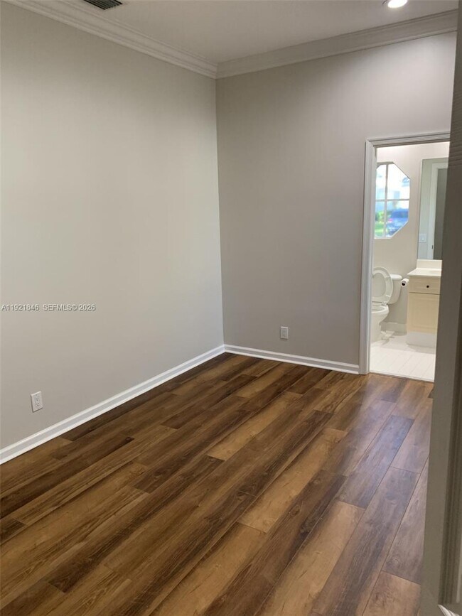 Building Photo - 2518 Bay Pointe Ct