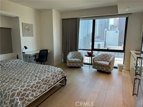 Building Photo - 400 S Broadway