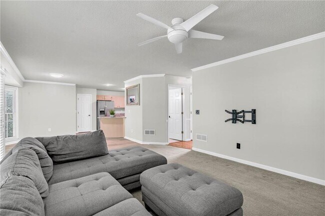 Building Photo - 608 Adam Cir