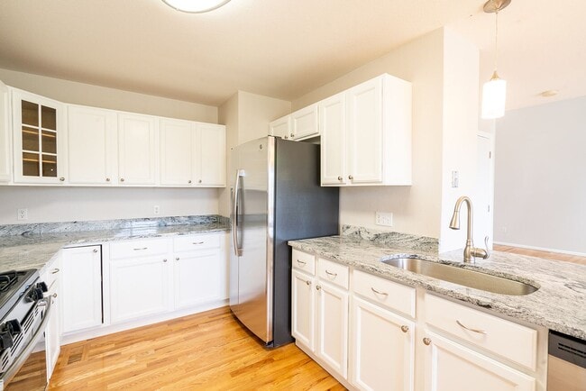 Building Photo - 2217 Ashwood Ln