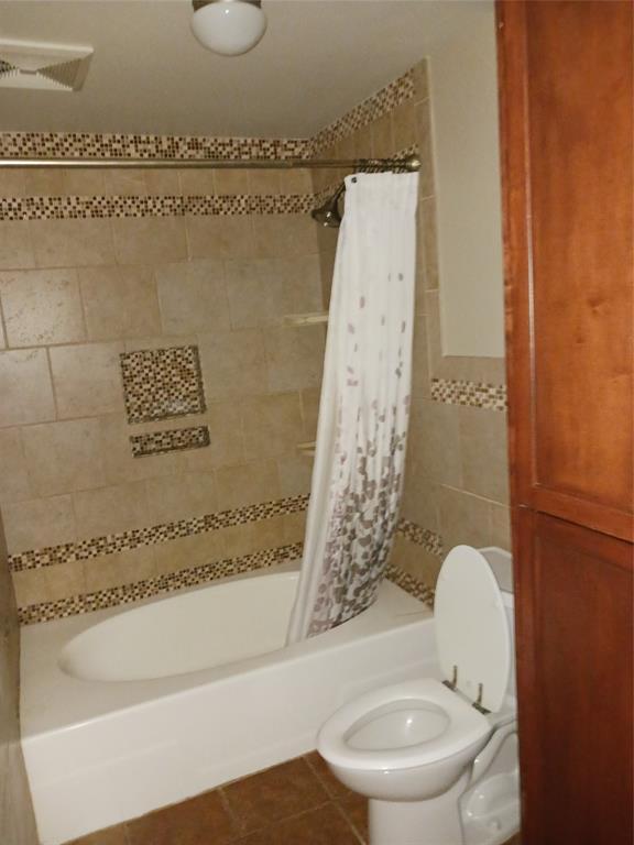 Building Photo - 2255 Braeswood Park Dr