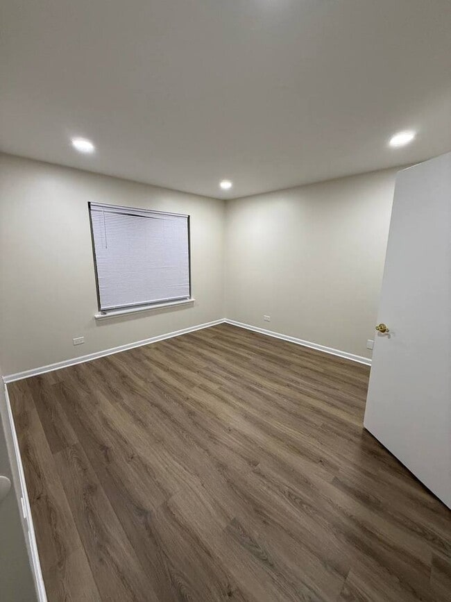 Building Photo - 209 Glengarry Dr