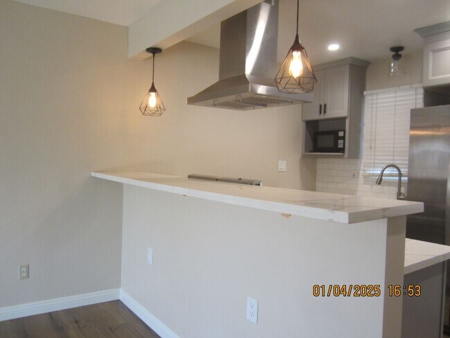 Building Photo - Immaculate 3 bedroom Home University Highlands Riverside