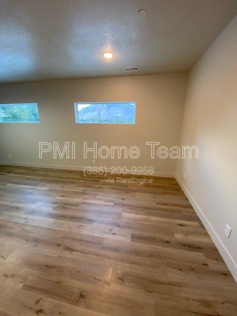 Building Photo - 2874 Kiesel Ave