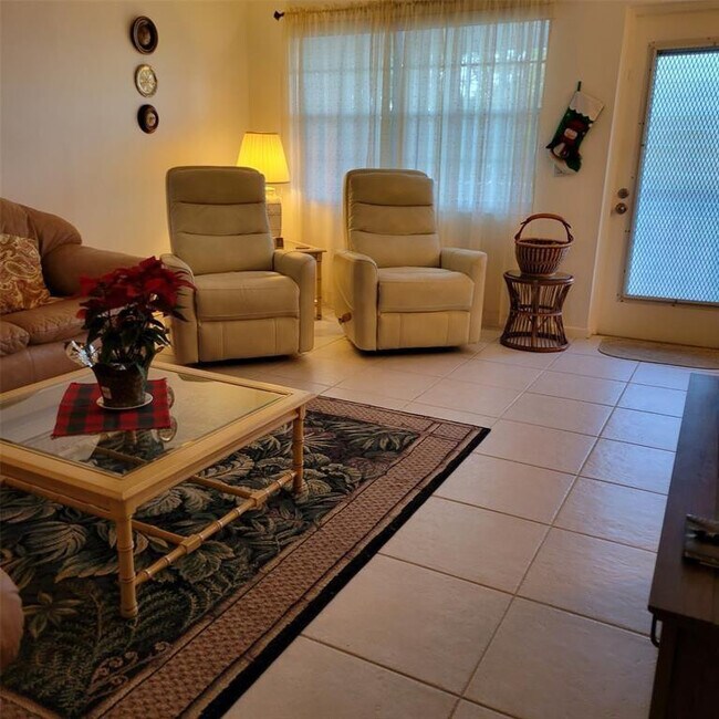 Building Photo - 351 Markham P