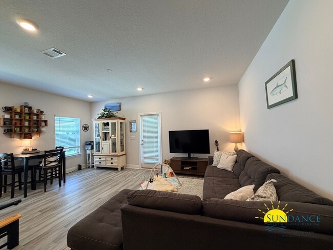 Building Photo - Beautiful 3BR Townhome with Smart Home Features Near Eglin & Hurlburt Field!