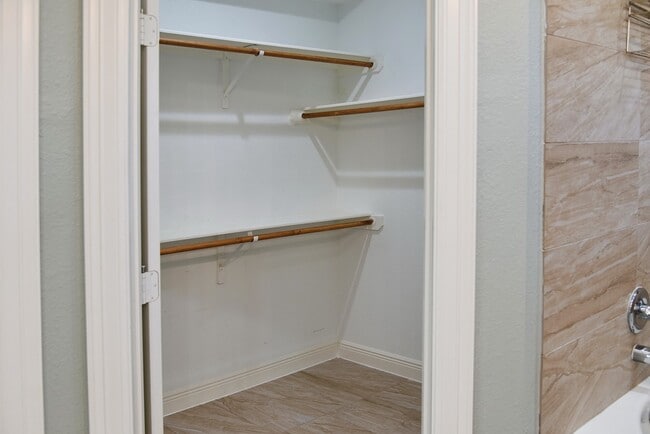 Building Photo - 5046 Van Fleet St