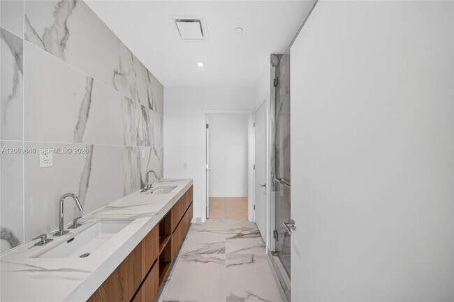 Building Photo - 1400 Biscayne Blvd