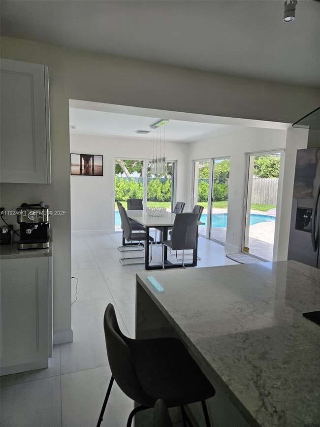 Building Photo - 1001 SE 14th Dr