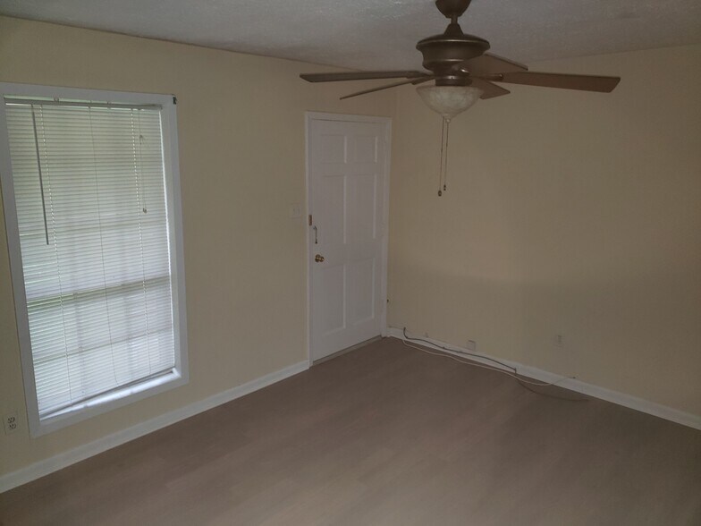 Building Photo - 418 Thacker Loop