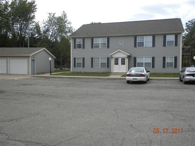 Primary Photo - 2353 W Osterhout Ave