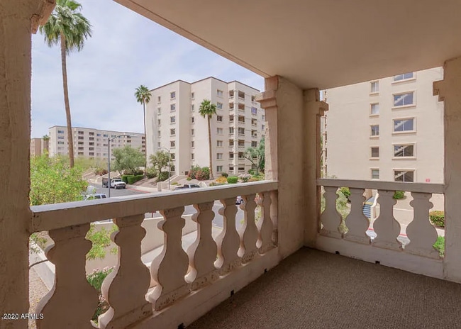Building Photo - E Camelback