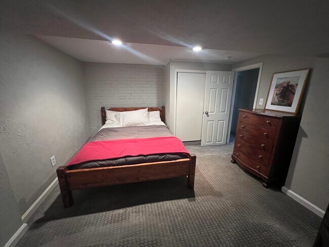 2nd bedroom with queen sized bed - 2649 W 26th Ave