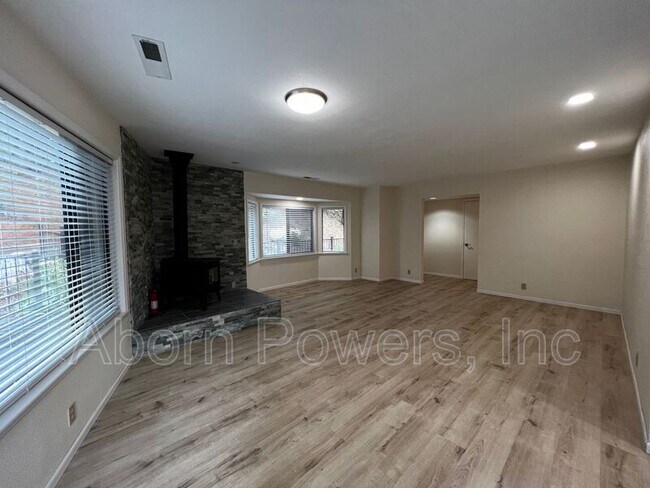 Building Photo - 5111 Loch Leven Dr