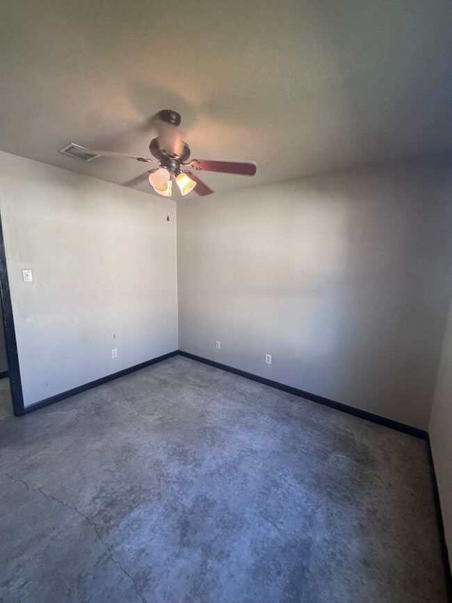 Building Photo - 144 Miller Ln