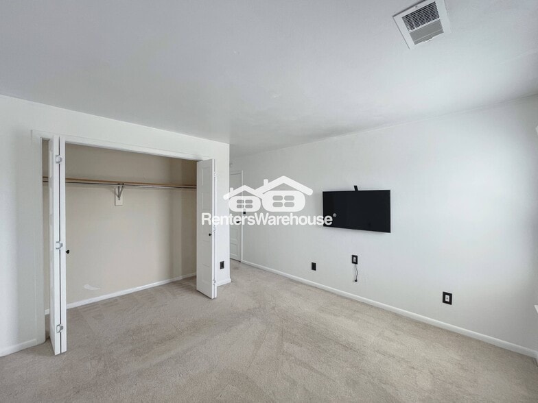 Building Photo - 1843 Chantilly Ct