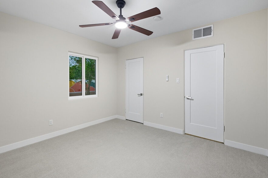 Building Photo - 1630 E Catalina Dr
