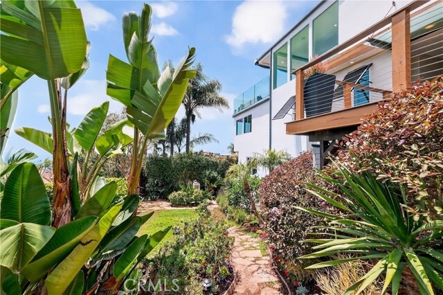 Building Photo - 855 Santa Ana St