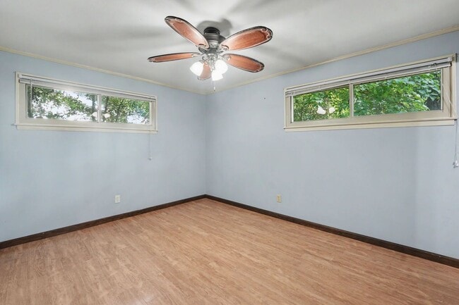 Building Photo - 18 Silverstone Cir