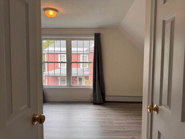 Building Photo - 26 Fowler St