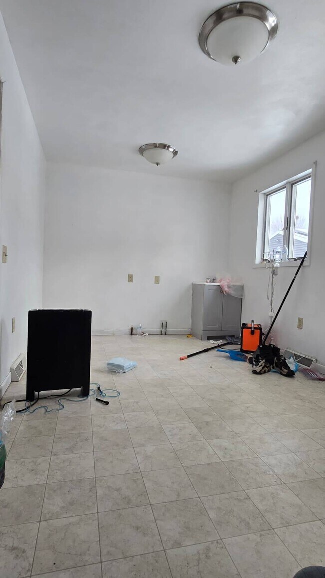 Building Photo - 610 Dickson St