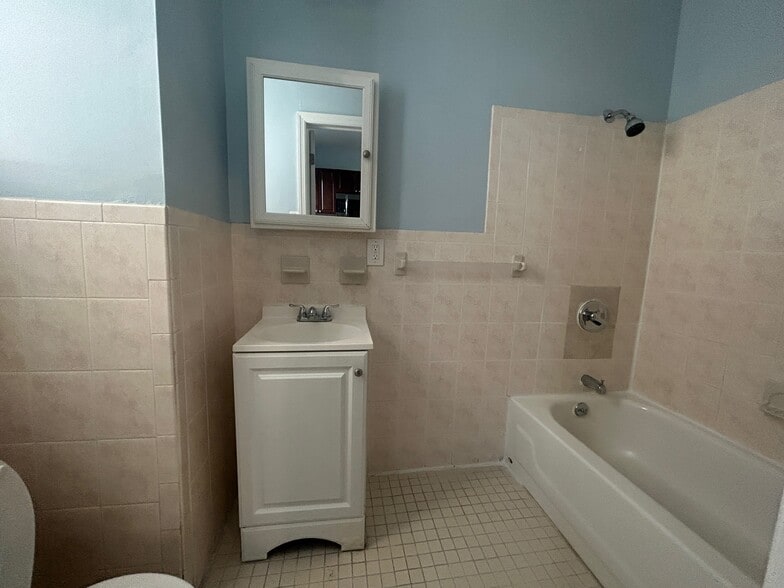 Building Photo - 152 Stuyvesant Ave