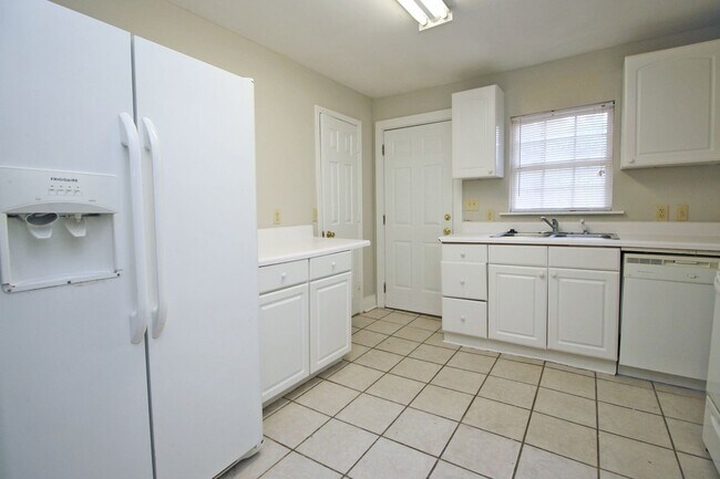 Building Photo - 2026/2027 PRE-LEASE! 5 Bedroom - Close to USC Walking distance to Williams Brice stadium